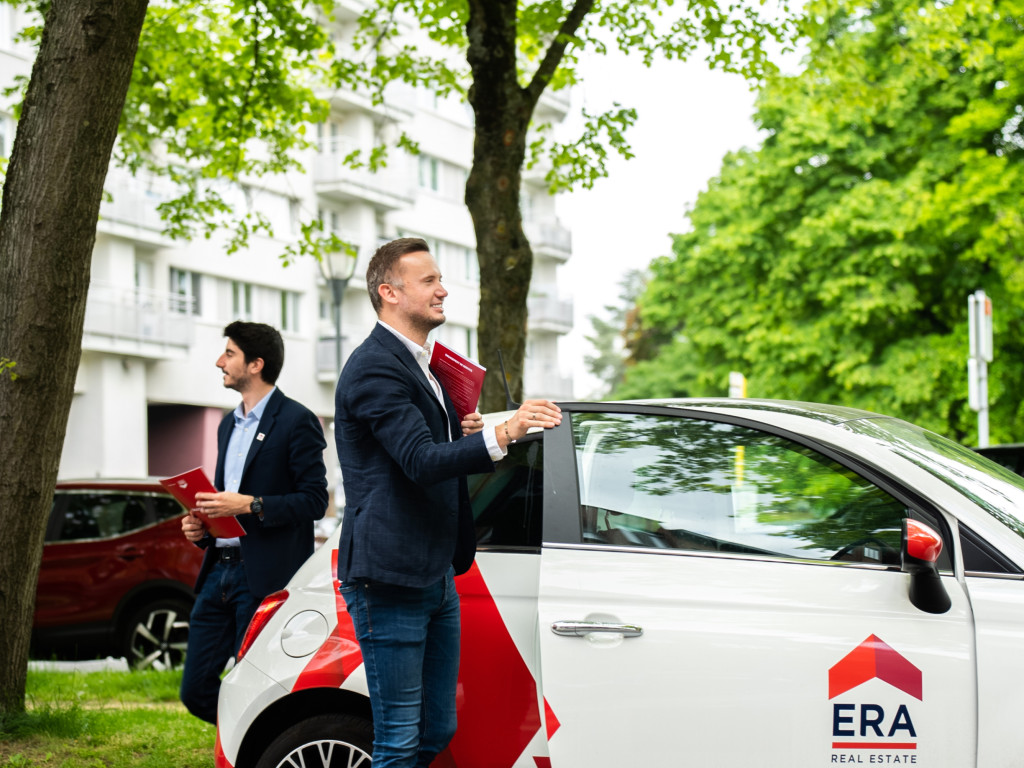ERA makelaars op pad met de auto